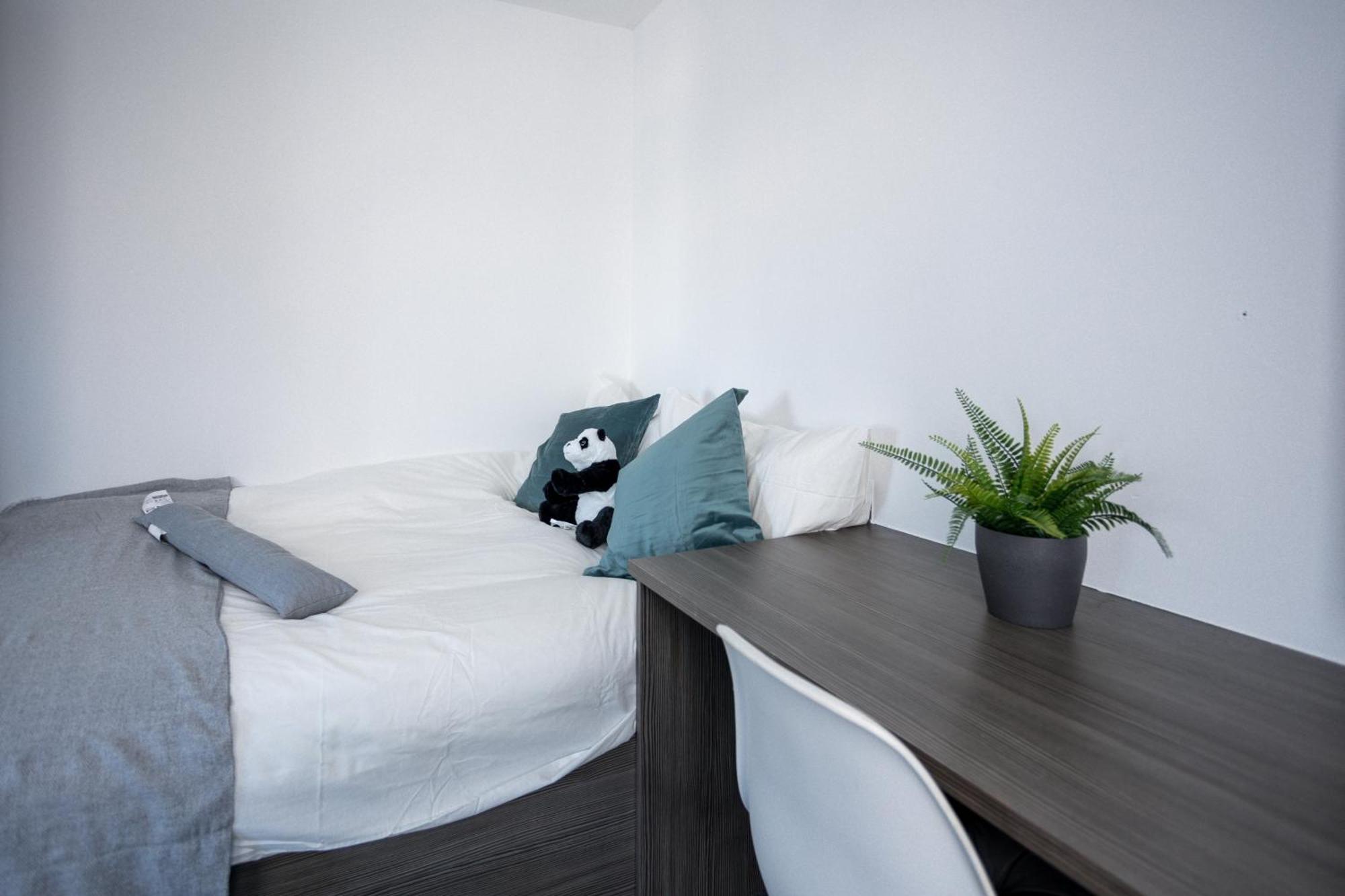 Modern W Desk And Tv * Sheffield
