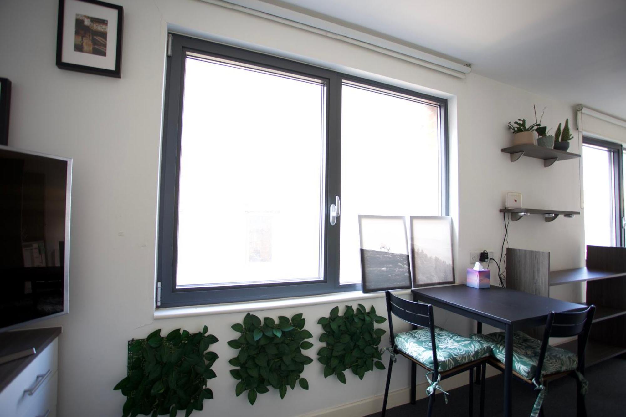 Modern W Desk And Tv